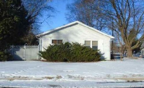 802 Woodlawn Ave, Owosso, MI, 48867-4631 | Card Image