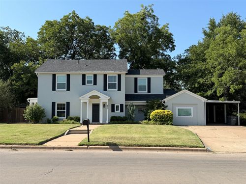 926 Calaveras St, Graham, TX, 76450-3952 | Card Image
