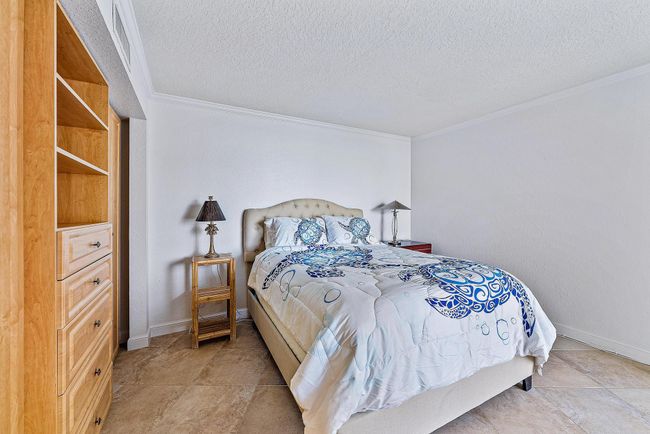 APT-305 - 5420 N Ocean Dr, Condo with 2 bedrooms, 2 bathrooms and null parking in Riviera Beach FL | Image 12