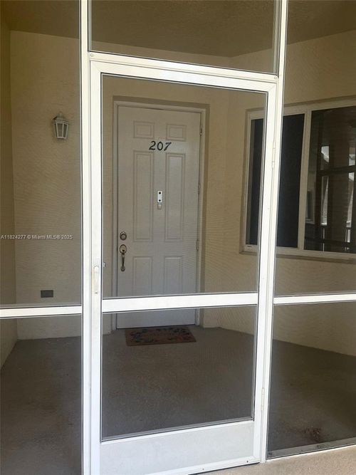 apt-207-3500 Oaks Clubhouse Dr, Pompano Beach, FL, 33069-3687 | Card Image