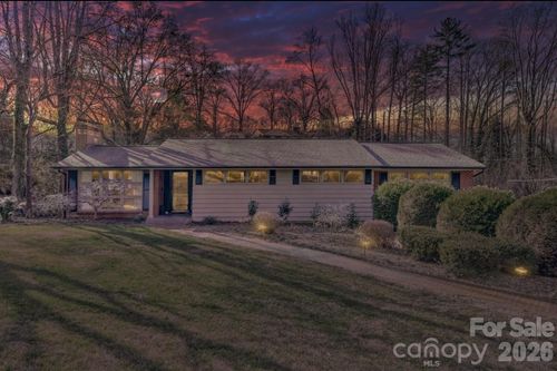 111 Kinwood St, Morganton, NC, 28655-3707 | Card Image