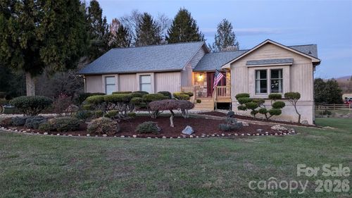 18 Amber Dr, Horse Shoe, NC, 28742-9766 | Card Image