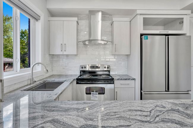 B - 1044 Howard Ave, Home with 2 bedrooms, 2 bathrooms and 1 parking in Windsor ON | Image 9