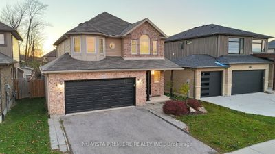 2427 Yellowbirch Crt, House other with 3 bedrooms, 4 bathrooms and 4 parking in London ON | Image 2