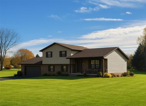 130 James Cir, New Castle, PA, 16102-2712 | Card Image