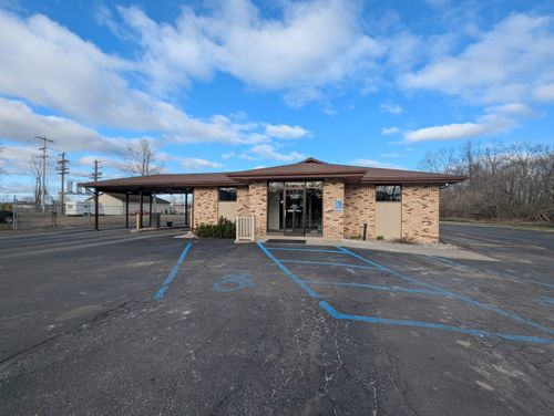 212 Court St S, Standish, MI, 48658-9415 | Card Image