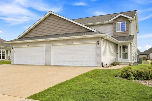 954 Acacia Dr Ne, Cedar Rapids, IA, 52402-6724 | Card Image