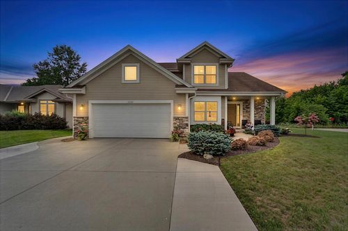 10421 Prairie Crossing Drive, Caledonia, WI, 53126 | Card Image