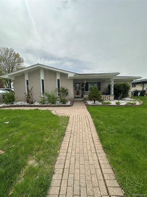 37717 Agar Dr, Sterling Heights, MI, 48310-3608 | Card Image