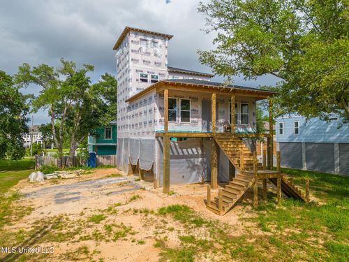 120 Beach View Dr, Pass Christian, MS, 39571-3504 | Card Image