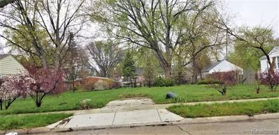 1561 E Harry Avenue, Home with 0 bedrooms, 0 bathrooms and null parking in Hazel Park MI | Image 2