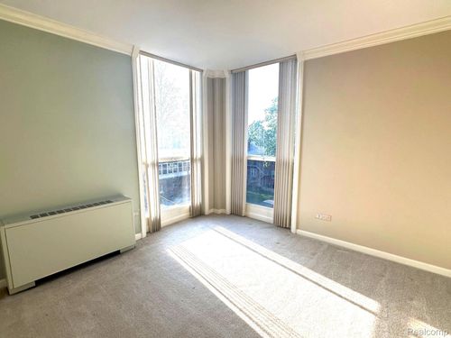 apt-401-20 Chestnut St, Wyandotte, MI, 48192-5245 | Card Image