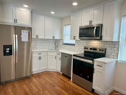 651 Americus Ave, East Patchogue, NY, 11772-5105 | Card Image