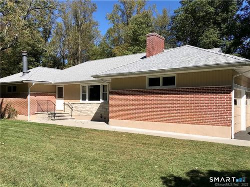 17 Pond Ln, Trumbull, CT, 06611-1617 | Card Image