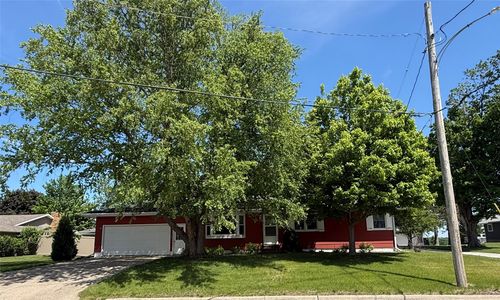 306 14th Ave, Vinton, IA, 52349-2346 | Card Image
