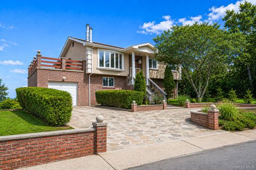 296 Longneck Blvd, Riverhead, NY, 11901-4038 | Card Image