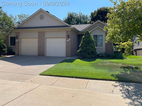 4048 S Heatherwood Court N, Warren, MI, 48092 | Card Image