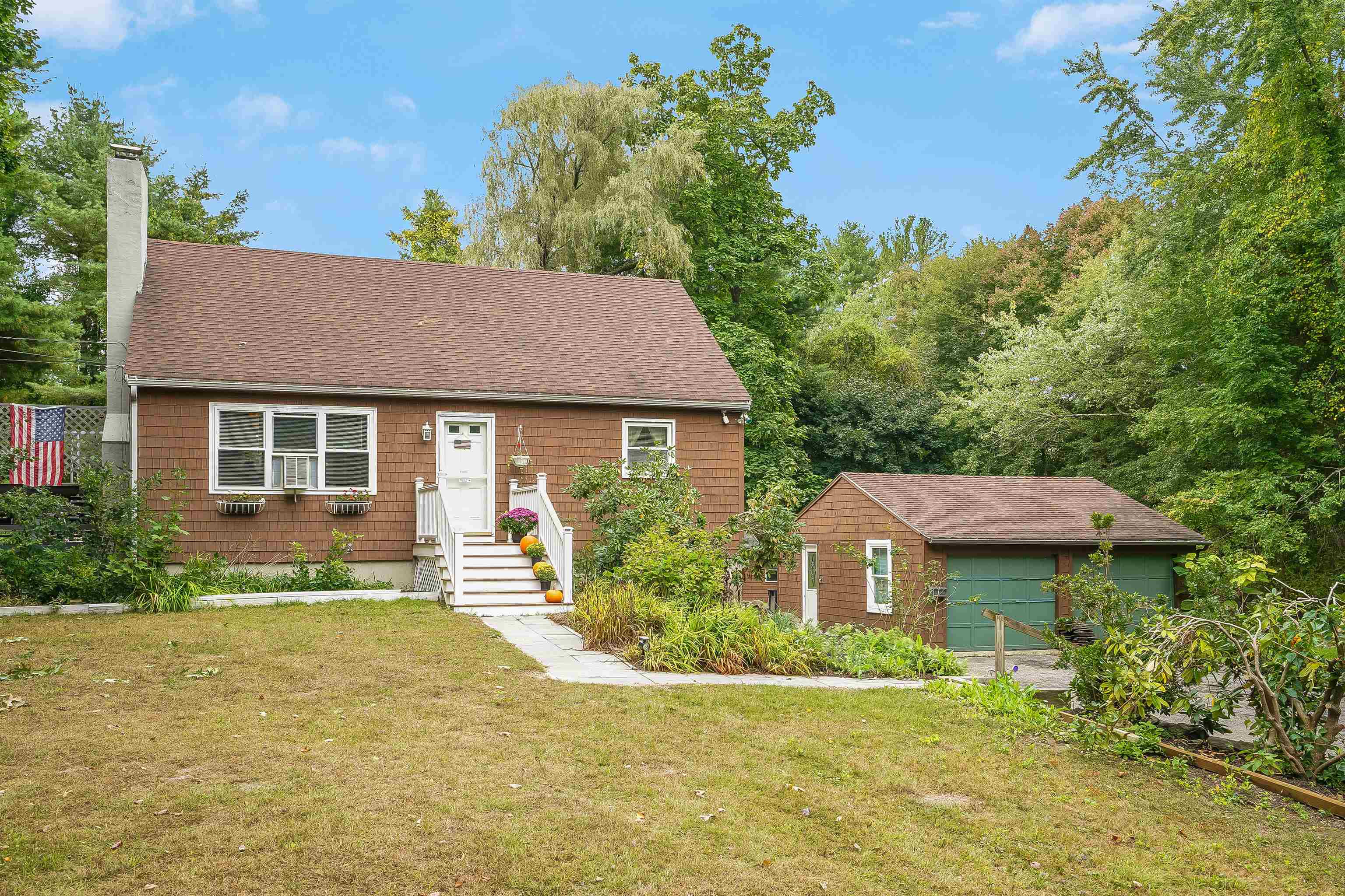 Rita Ave, Hudson, NH 03051