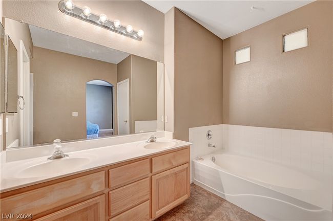 8112 Jasmine Hollow Ct, House other with 3 bedrooms, 3 bathrooms and null parking in Las Vegas NV | Image 26