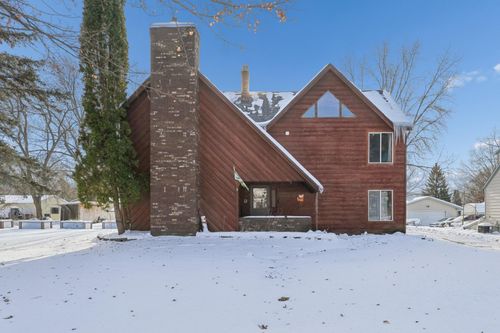 202 W Warren St, Roberts, WI, 54023-9617 | Card Image