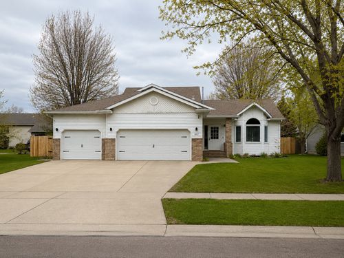 2817 38 1/2 Ave S, Fargo, ND, 58104-7007 | Card Image