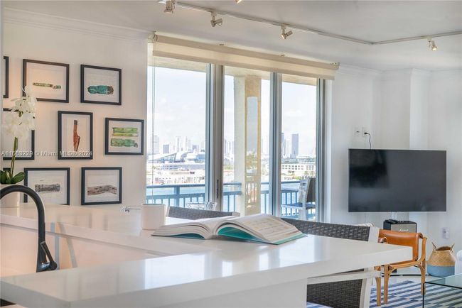 APT-1012 - 90 Alton Rd, Condo with 2 bedrooms, 2 bathrooms and null parking in Miami Beach FL | Image 17