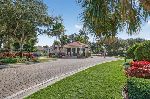 4123 W Lake Estates Dr, Davie, FL, 33328-3062 | Card Image