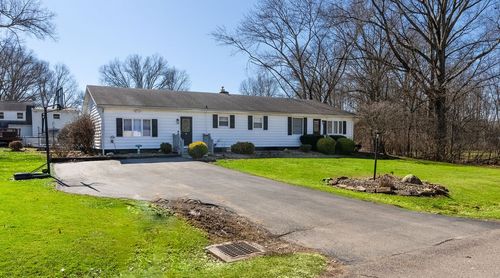 7 Manor Ave, New Castle, PA, 16105-1720 | Card Image