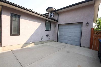 349 Leaside Ave S, House detached with 3 bedrooms, 2 bathrooms and 1 parking in Lethbridge AB | Image 3