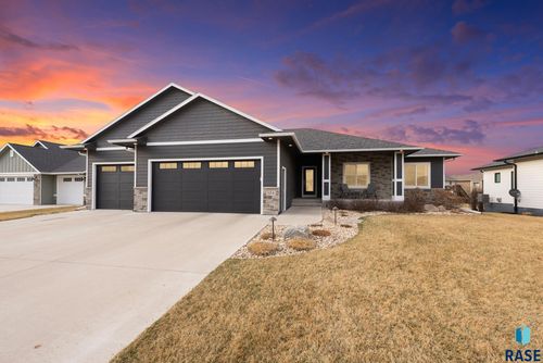 104 E Birchwood Dr, Brandon, SD, 57005-4000 | Card Image