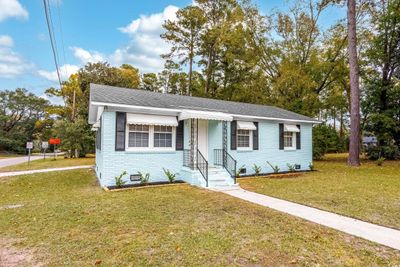 View of front of property with a front lawn | Image 1