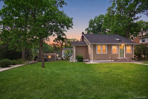 14 Sunburst Dr, Rocky Point, NY, 11778-9460 | Card Image