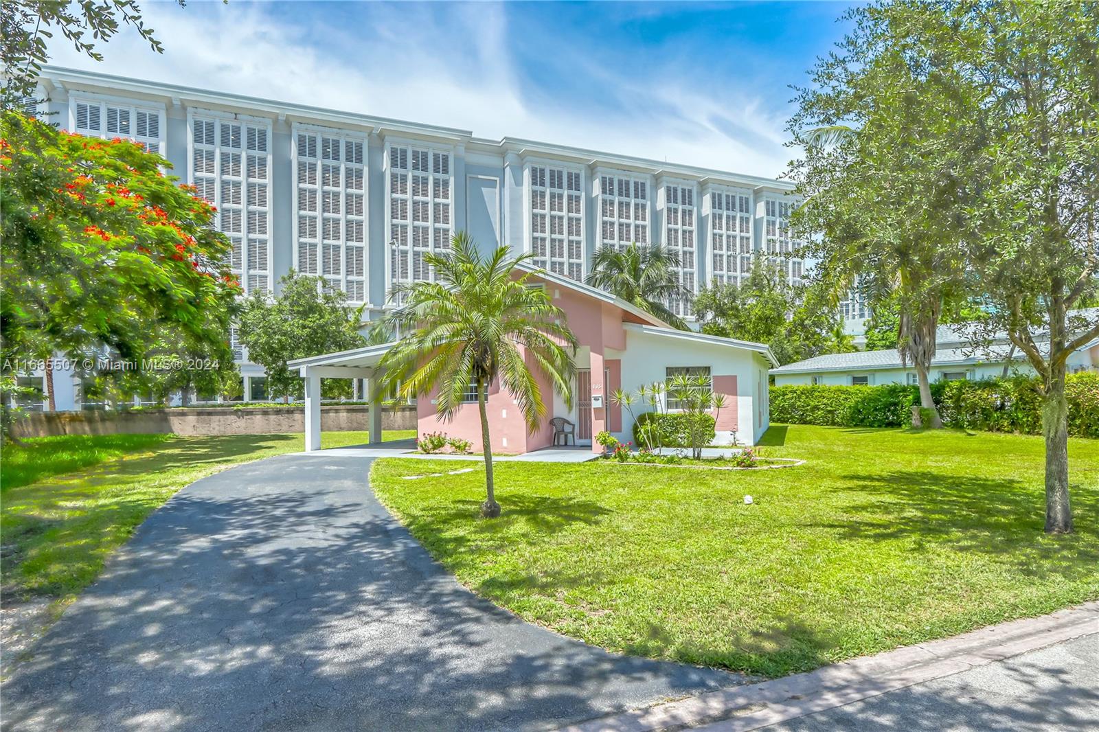 George Allen Ave, Miami, FL 33133
