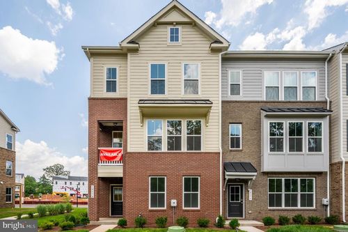 10170 Queens Way, MANASSAS, VA, 20110-2831 | Card Image