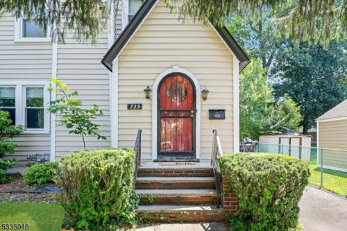 729 Hillside Ave, Plainfield, NJ, 07060-1911 | Card Image