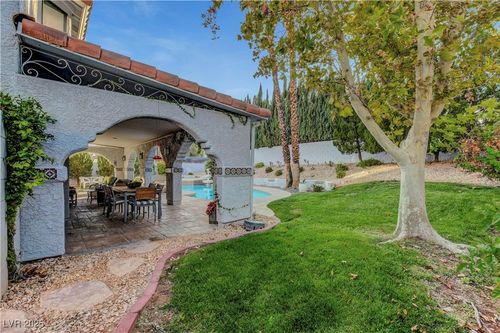 2825 Waterview Dr, Las Vegas, NV, 89117-2372 | Card Image