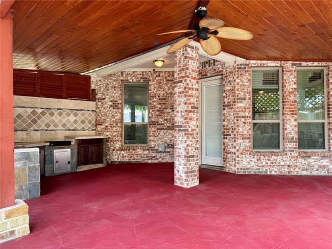 View of patio / terrace with ceiling fan | Image 38