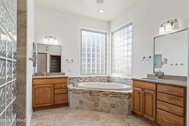 18-Primary Bathroom | Image 21