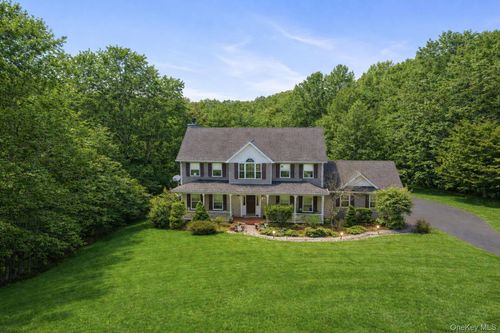 17 Woodridge Dr, Chester, NY, 10918-4312 | Card Image