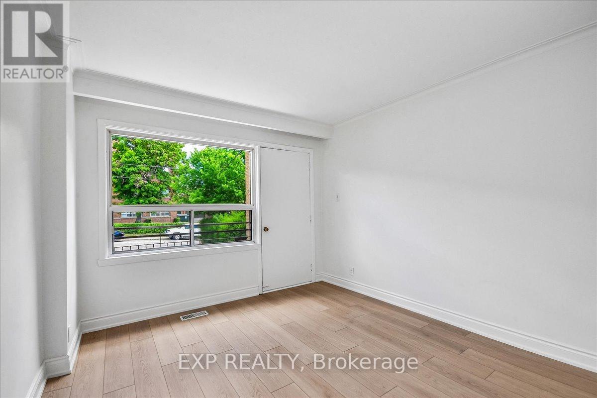 Residential in Toronto (Oakwood Village) 5
