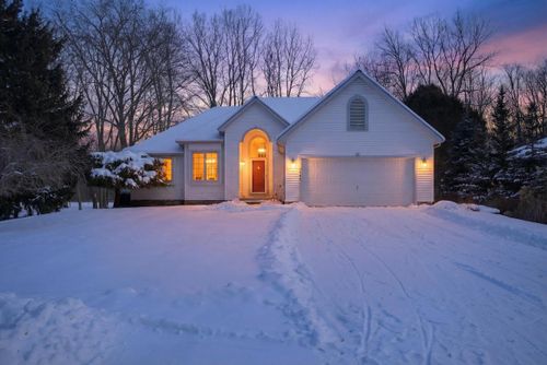 2205 Lake Wood Dr, Jackson, MI, 49203-5578 | Card Image