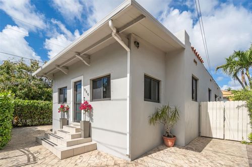944 Sw 10th Avenue, Miami, FL, 33130 | Card Image