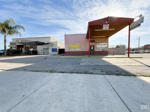 9517 Weedpatch Hwy, Lamont, CA, 93241-1129 | Card Image