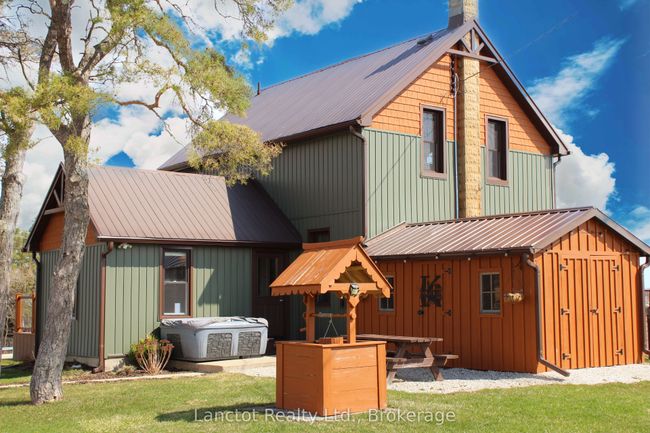 402558 Grey Road 17, House other with 2 bedrooms, 2 bathrooms and 10 parking in Georgian Bluffs ON | Image 4