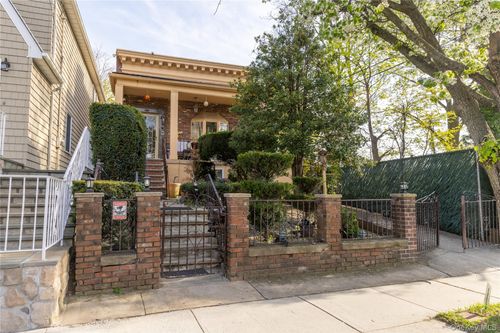 3252 Waterbury Ave, Bronx, NY, 10465-1441 | Card Image