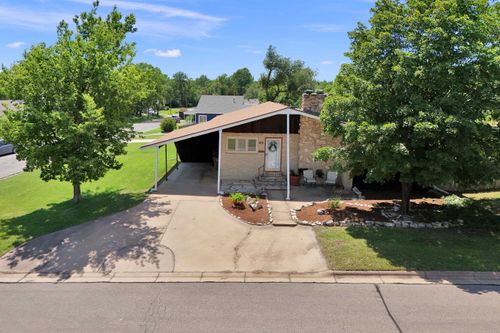 627 S Poplar St, Newton, KS, 67114-4235 | Card Image