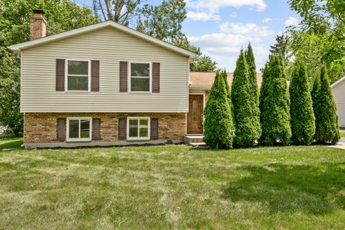 219 Countryside Ln, Lindenhurst, IL, 60046-9236 | Card Image