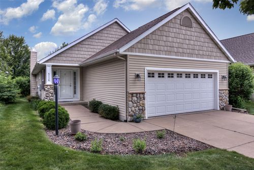 9-5116 Renee Ct, Eau Claire, WI, 54703-3889 | Card Image