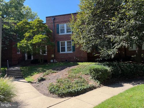 5-304-1742 N Rhodes St, ARLINGTON, VA, 22201-3115 | Card Image