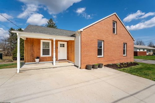 739 Old Monongah Rd, Fairmont, WV, 26554-5377 | Card Image